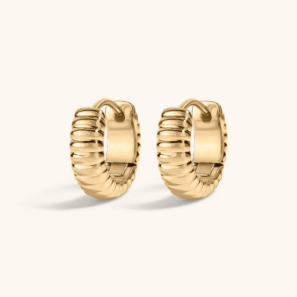 Plisse Huggie Hoops, 13mm