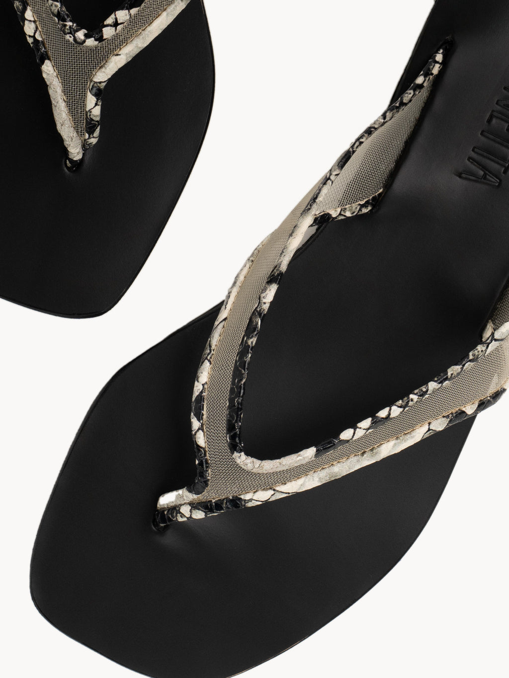 Seline Flat