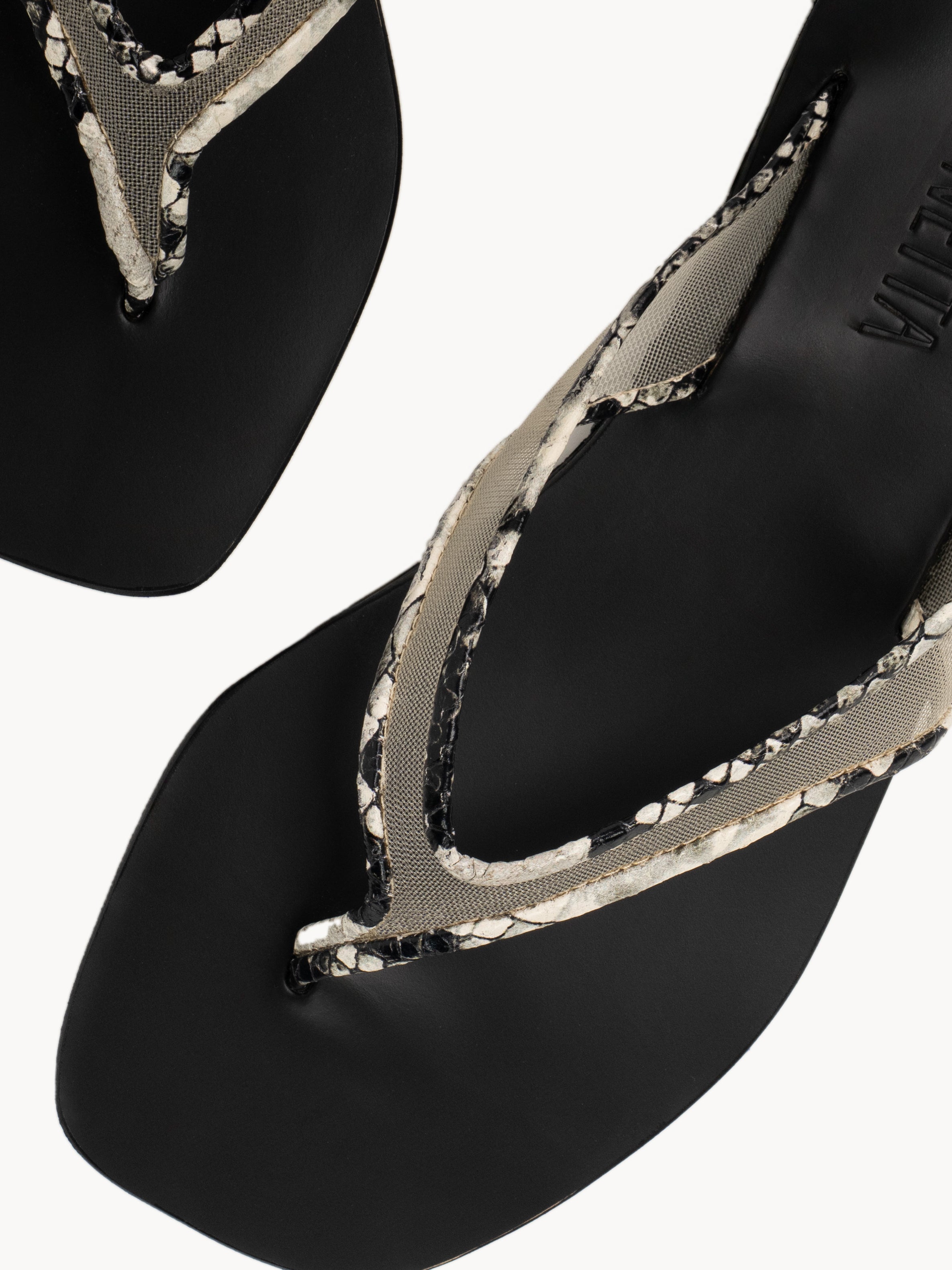 Seline Flat